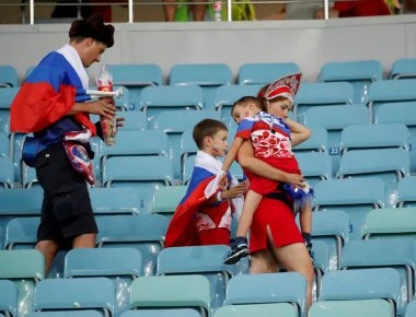 Δακρυσμένοι οι Ρώσοι φίλαθλοι μετά τον αποκλεισμό (βίντεο)